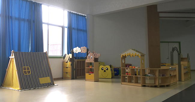 幼兒園實(shí)木家具.jpg